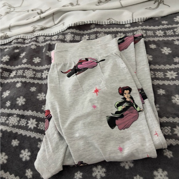 Disney Hocus Pocus Light Gray pajamas - Picture 5 of 5